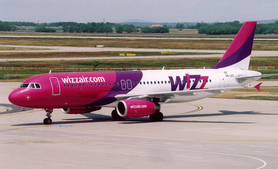 самолет airbus лоукостера Wizz Air